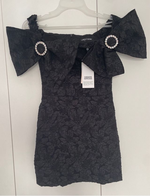 Vestido negro Lança Perfume