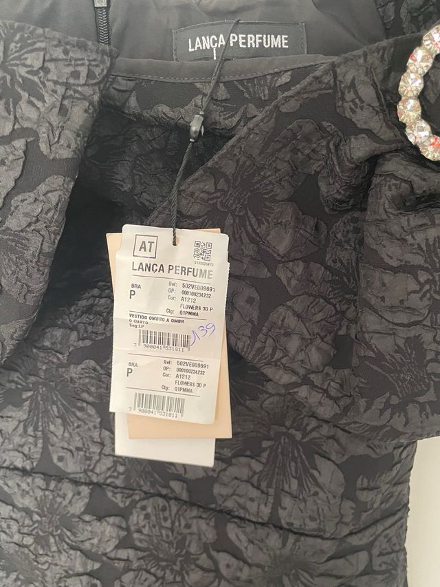 Vestido negro Lança Perfume