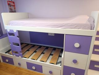 Muebles habitación juvenil - morado-blanco.Regalo*