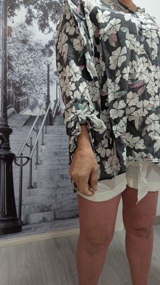 Blusa floral manga larga