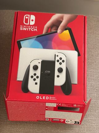 Nintendo Switch - Blanca y Negra. 
Sin uso