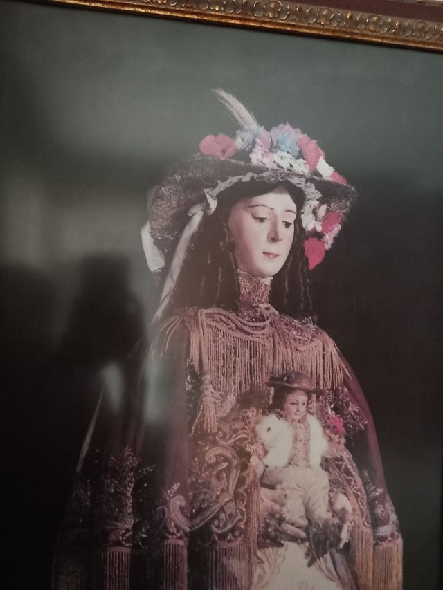 Cuadro antiguo con marco dorado