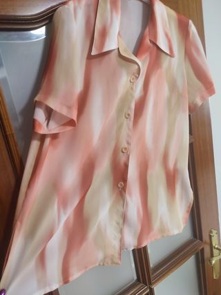 Camisa  naranja y beige