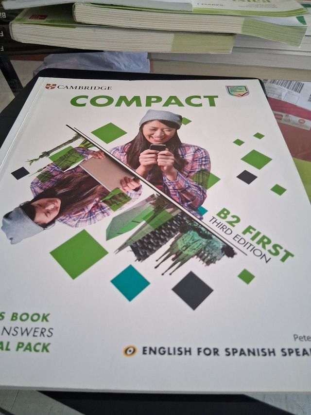 Compact First Students Book without Answers Eng...