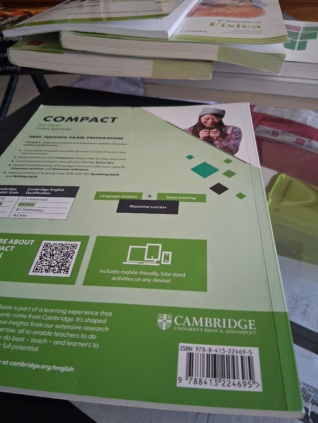 Compact First Students Book without Answers Eng...