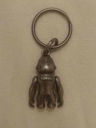 Llavero KIPLING metálico MONO gris