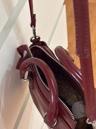 Bolso bandolera granate Stradivarius