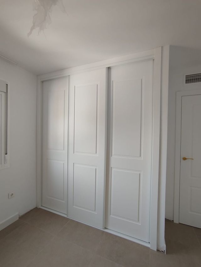 A MEDIDA TODO EN ARMARIOS EMPOTRADOS Y VESTIDORES