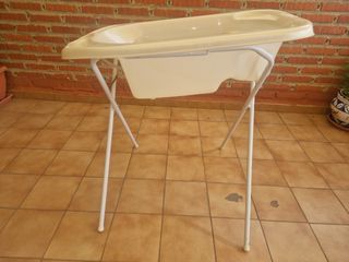 Bañera bebé con Caballete. Ergonómica. Buen estado