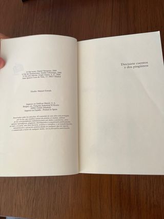 Diecisiete cuentos y dos pinguinos