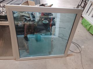 Ventana aluminio fija.