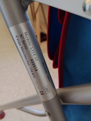 Andador con ruedas y cesta estructura de aluminios