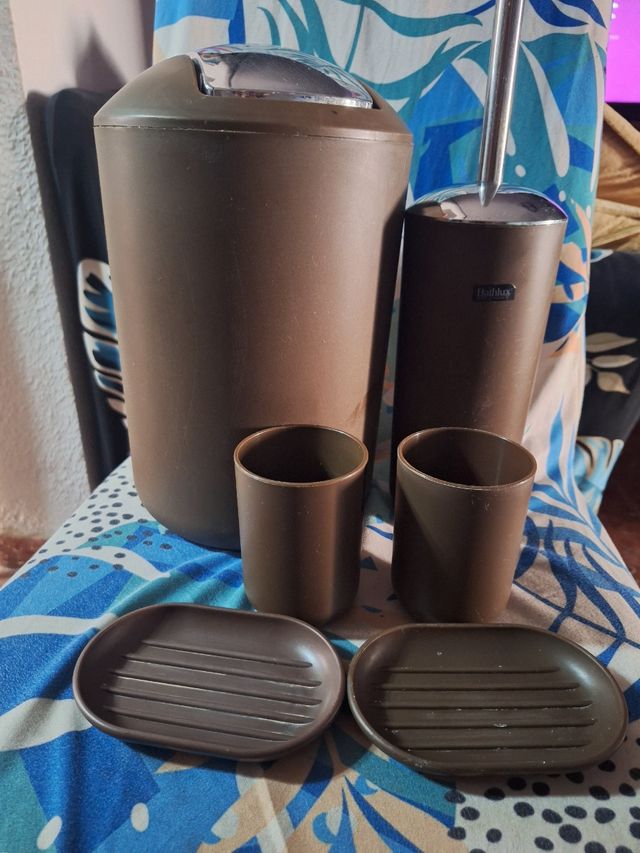 Accesorios baño marrón 