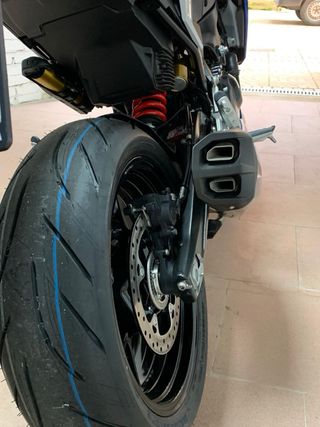 BMW F900R - Moto deportiva
