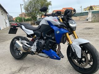 BMW F900R - Moto deportiva