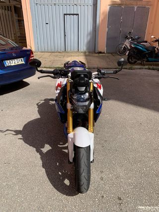 BMW F900R - Moto deportiva