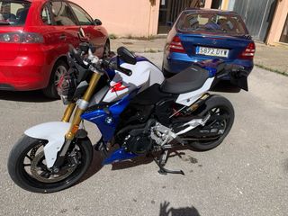 BMW F900R - Moto deportiva
