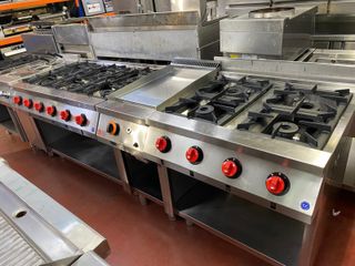 Cocina industrial 4 fuegos + plancha seminueva