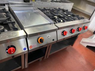 Cocina industrial 4 fuegos + plancha seminueva