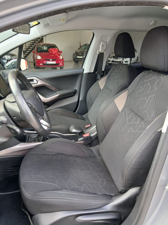 Peugeot 2008 STYLE 1.6 BlueHDI