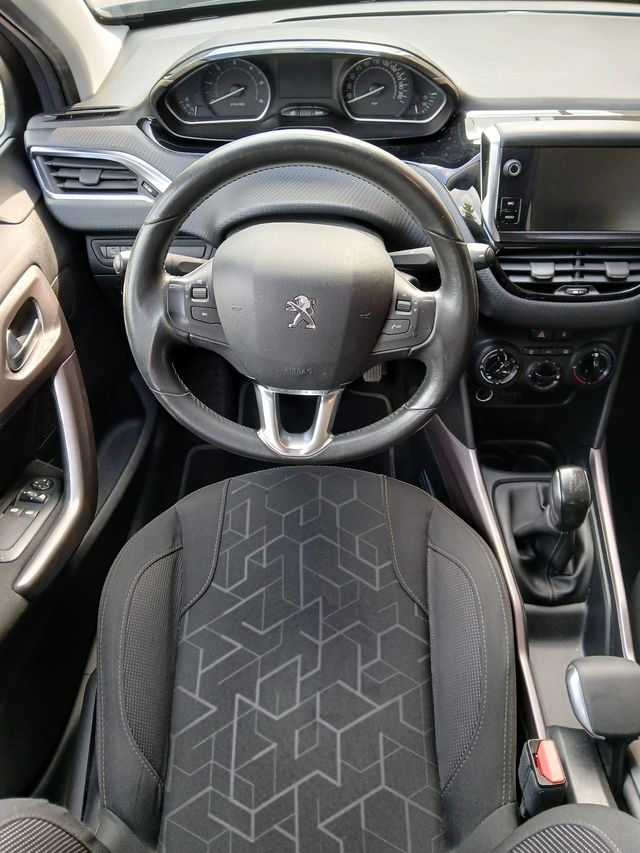 Peugeot 2008 STYLE 1.6 BlueHDI