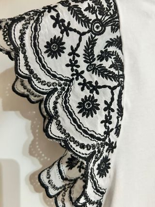Top Zara bianco ricamato
