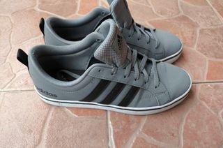 Zapatillas Adidas grises - 41.5