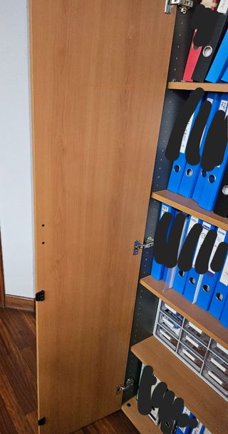 Schedario in legno marrone e grigio