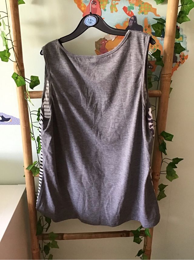 Camiseta sin mangas gris y blanca - Talla L