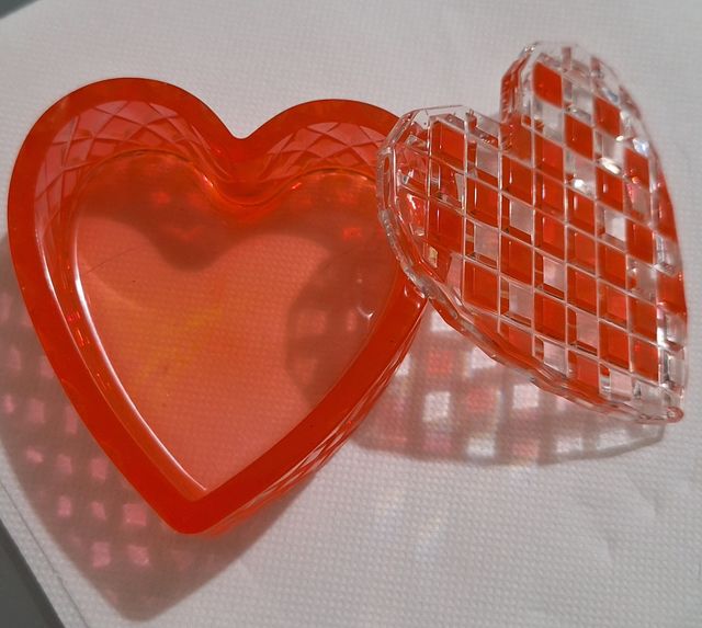 Scatola cuore resina rossa