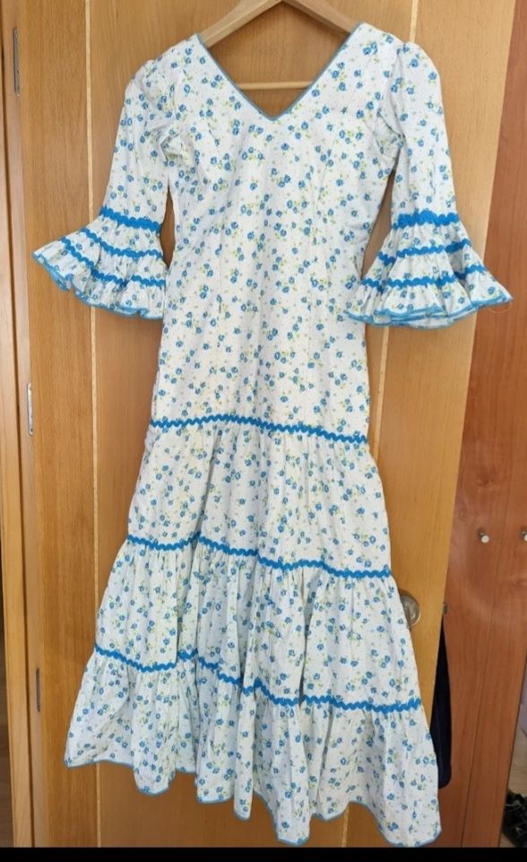 Traje de flamenca hecho a mano talla 8-10 años.