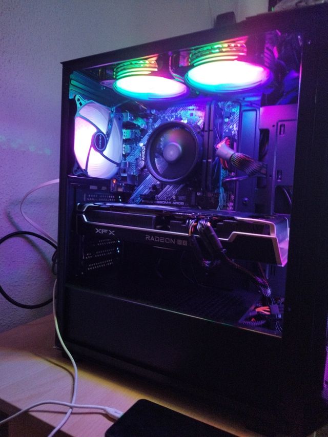 PC Gaming RX 6750XT + CPU Ryzen 5500+32GB RAM.