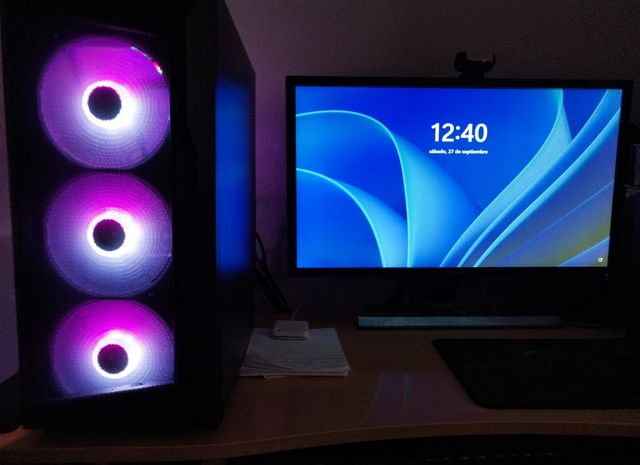 PC Gaming RX 6750XT + CPU Ryzen 5500+32GB RAM.