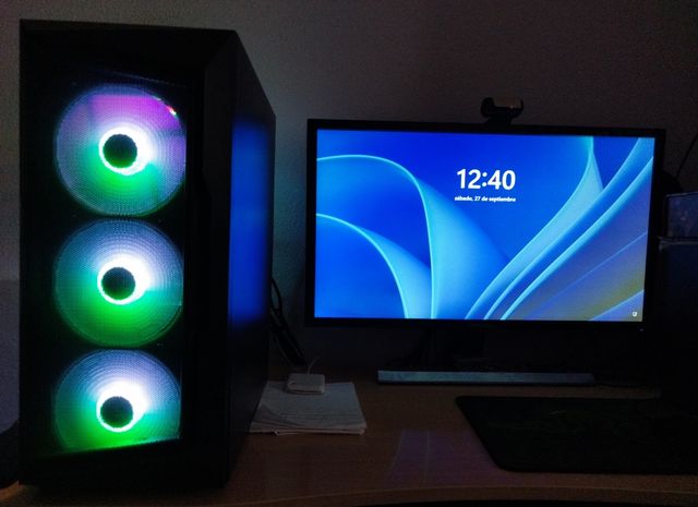 PC Gaming RX 6750XT + CPU Ryzen 5500+32GB RAM.