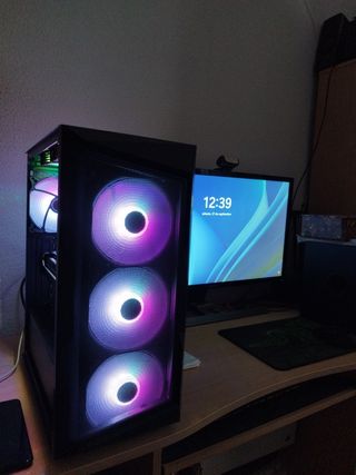 PC Gaming RX 6750XT + CPU Ryzen 5500+32GB RAM.