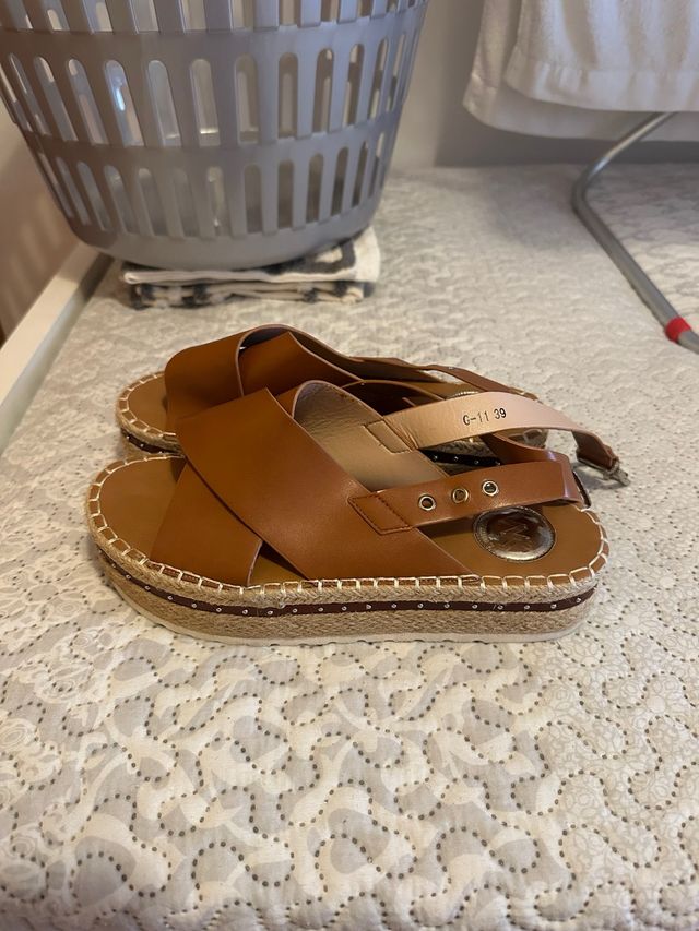 Sandalias cuña marrón - talla 39