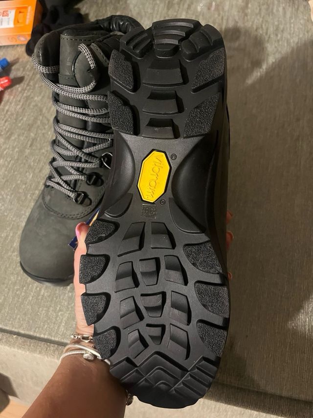 Botas montaña Sympatex grises