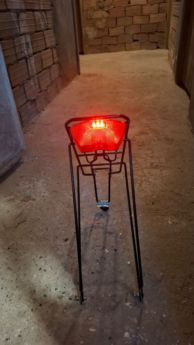 Portapacchi bici usato con luce