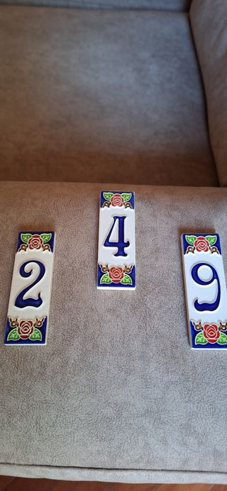 Numeri civici in ceramica - 2, 4, 9