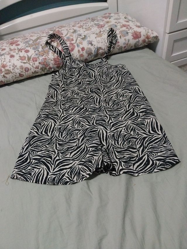 Mono corto cebra blanco y negro