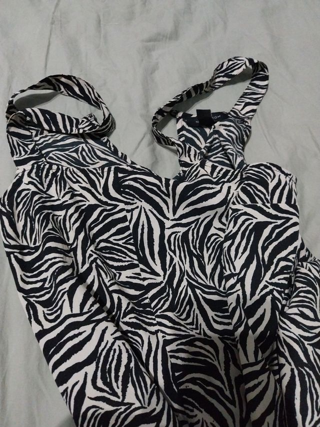 Mono corto cebra blanco y negro