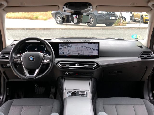 BMW 318dA TOURING G21.