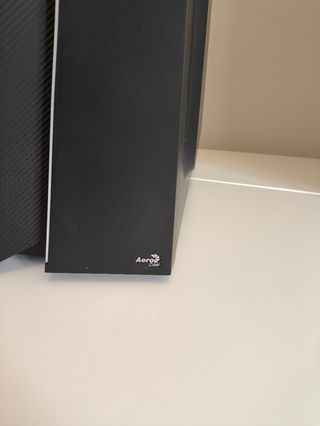 AeroCool PC caja torre y fuente de alimentacion