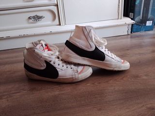 Nike Blazer 77 Jumbo - Blancas y Negras