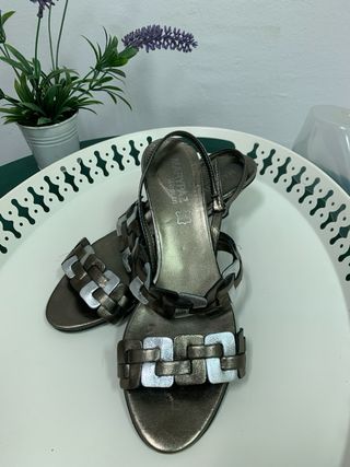 Sandalias cuero plata-bronce, talla 39