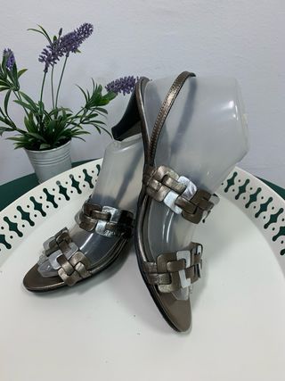 Sandalias cuero plata-bronce, talla 39