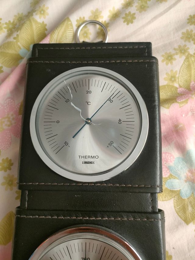 Estación meteorológica vintage vertical