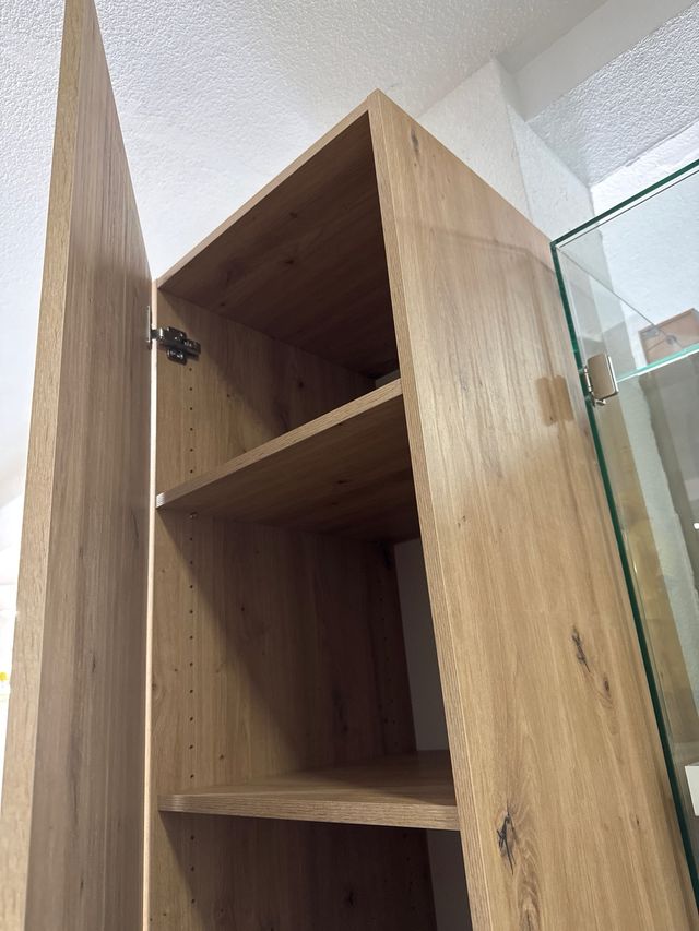 Armario de madera pequeño