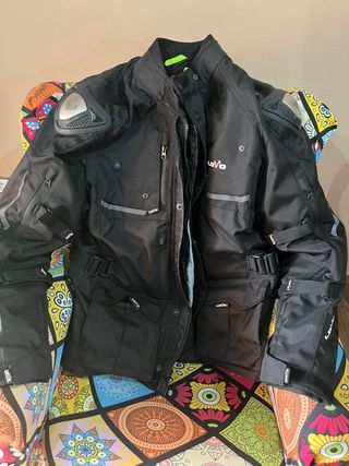 Chaqueta y Pantalón moto trail adventure.