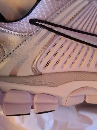 Bambas Nike Zoom Vomero 5 - Blanco y Plateado